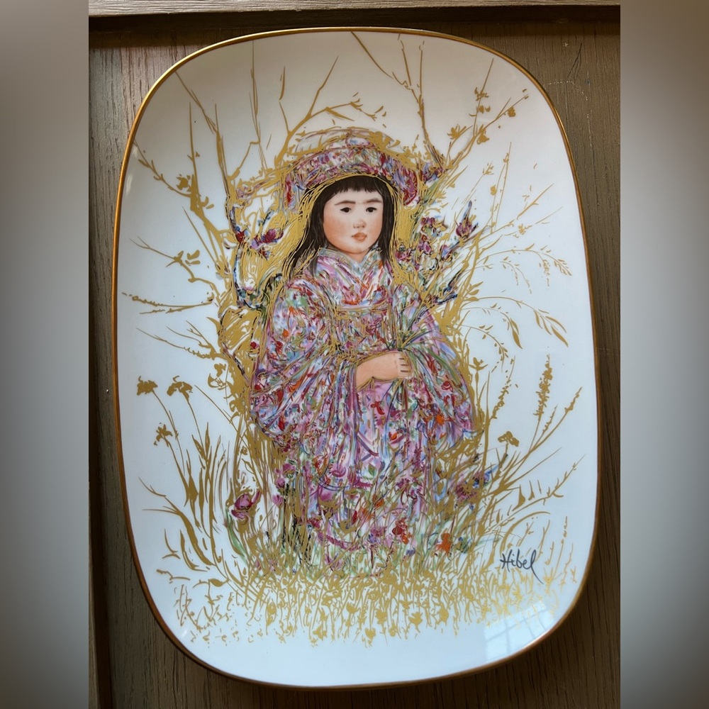 Edna Hibel | Arte Ovale Takara Porcelain Plate